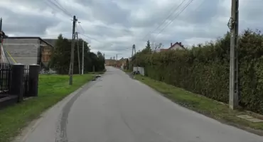 Ruszają prace drogowe w Regucie – powstanie nowe utwardzone pobocze przy ul. Spacerowej