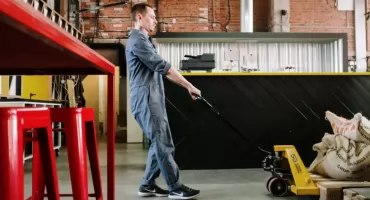 Przepisy UDT na 2025 rok – najważniejsze zasady dla operatorów wózków widłowych