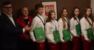 Sukces Akademii Karate Otwock! 12 medali i nagrody powiatu dla młodych mistrzów