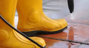 Profesjonalne mycie ciśnieniowe w Warszawie: jak skutecznie odświeżyć powierzchnie zewnętrzne