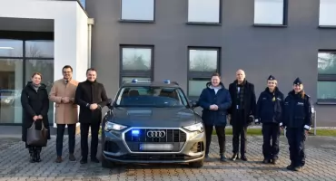 Nowy radiowóz dla policji w Karczewie. Samorządy wspólnie wsparły zakup