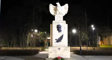 Prezydent Otwocka przegrywa sprawę o pomnik Piłsudskiego. Sąd: naruszono prawa autorskie