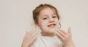 Sensoryka w nauce – dlaczego dzieci potrzebują doświadczać świata wszystkimi zmysłami