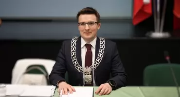 Podwyżka dla starosty otwockiego. Rada powiatu zdecydowała o nowym wynagrodzeniu Tomasza Laskusa