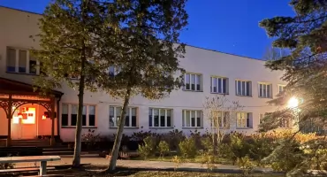 Czy SP9 w Otwocku przetrwa? Demografia i plan ratunkowy dla szkoły w Jabłonnie–Świerku