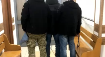 Włamywacze zatrzymani w Józefowie. Komendant policji z Otwocka ruszył w pościg