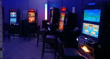 Nielegalny salon gier zlikwidowany w Otwocku. Zabezpieczono 6 automatów i gotówkę