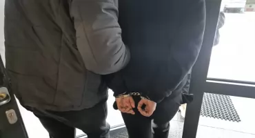 Nocny rozbój w Karczewie. Przestał się bronić na widok noża