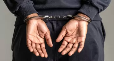 Pijany klient groził spaleniem sklepu w gminie Karczew. 44-latek pod dozorem policji