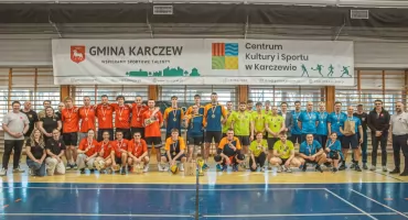 Udany turniej siatkarski strażaków w Karczewie. 15 drużyn i ponad 170 zawodników na parkiecie