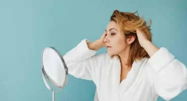 Wypadanie włosów - kompleksowe spojrzenie na przyczyny i rozwiązania