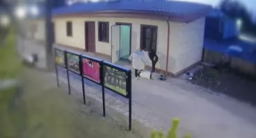 Rozbój w Józefowie: troje sprawców w areszcie. Ofiara pobita kastetem na skwerze