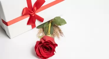 Romantyczne prezenty dla par – pomysły na wyjątkowy wieczór we dwoje