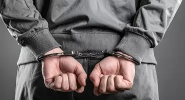 Dwaj włamywacze z Gruzji w areszcie. Otwoccy kryminalni zatrzymali złodziei biżuterii i elektronarzędzi