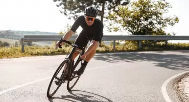 Rowery szosowe dla początkujących i zaawansowanych – na co zwrócić uwagę przy zakupie?