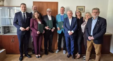 Wiązowna chce być polską Strefą Długowieczności. Gmina podpisała umowę z CMKP