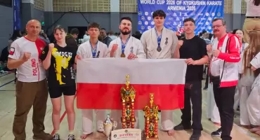 Złoto i srebro w Erewaniu! Karatecy KSW Bushi z Józefowa podbili Puchar Świata Kyokushin