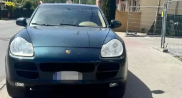 Pijany kierowca porsche z dziećmi w aucie uciekał przed policją w Wiązownie. Straci luksusowy samochód