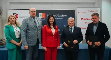 Józefów: Rusza budowa sygnalizacji świetlnej na DW 801. Umowa podpisana, prace potrwają 9 miesięcy