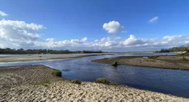 Bezpieczne wakacje nad wodą - wybieraj strzeżone kąpieliska i unikaj ryzyka