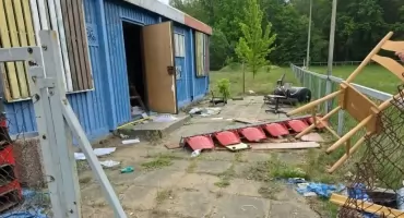 Demolka w CKS Celestynów. Klub odbudowany przez społeczność zniszczony przez wandali 