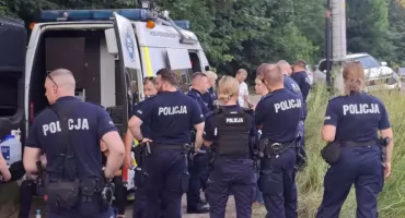 73-latka z gm. Wiązowna odnaleziona po godzinach poszukiwań. Walka z czasem w ekstremalnym upale