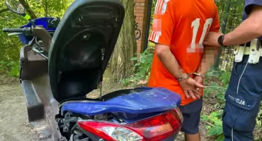 Motocyklista uciekał przed policją w Józefowie. Był pod wpływem narkotyków i jechał kradzionym motocyklem 