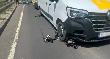 Wypadek w Otwocku: Rower pod kołami dostawczaka. Policja apeluje o rozwagę