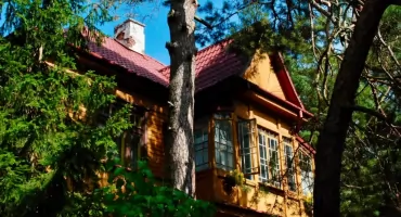 Willa dr. Kahana w Otwocku wpisana do rejestru zabytków. Poznaj historię unikatowej drewnianej willi przy Konopnickiej