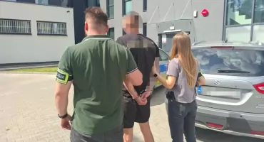 Rozbój w gminie Celestynów rozwiązany. Dwóch mężczyzn aresztowanych, policja zabezpieczyła narkotyki