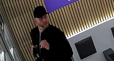 Otwock: Policja szuka mężczyzny podejrzewanego o użycie przywłaszczonej karty płatniczej